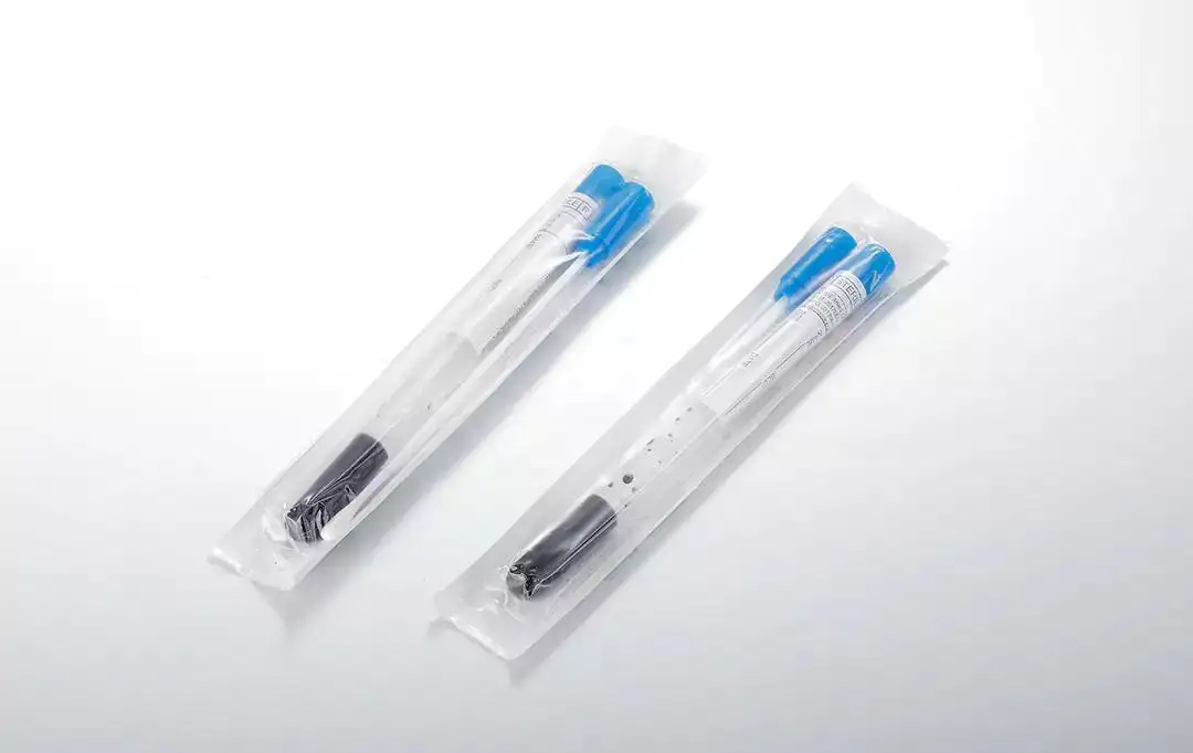 Swabs with Medium